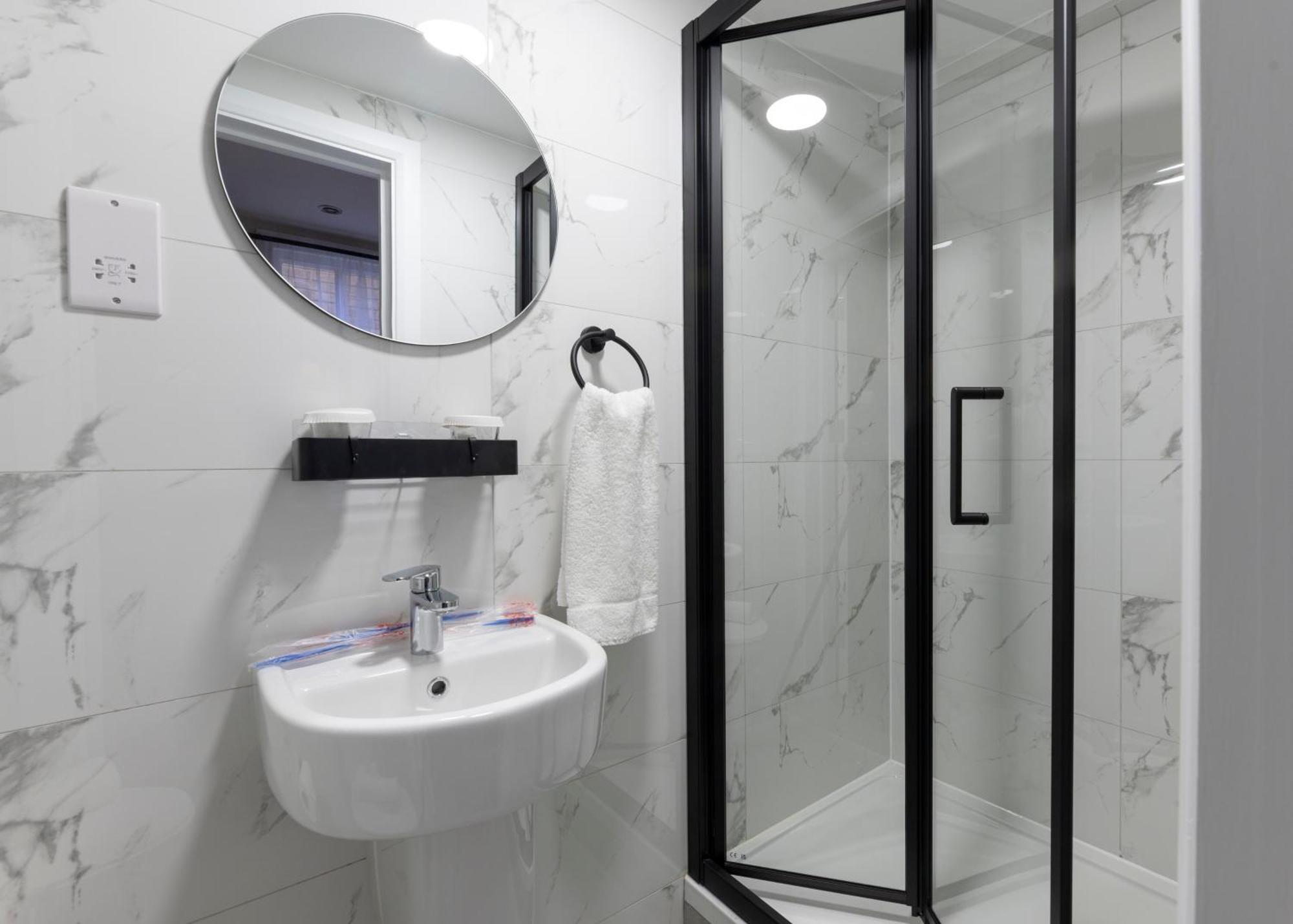 Marina Hotel Λονδίνο Εξωτερικό φωτογραφία